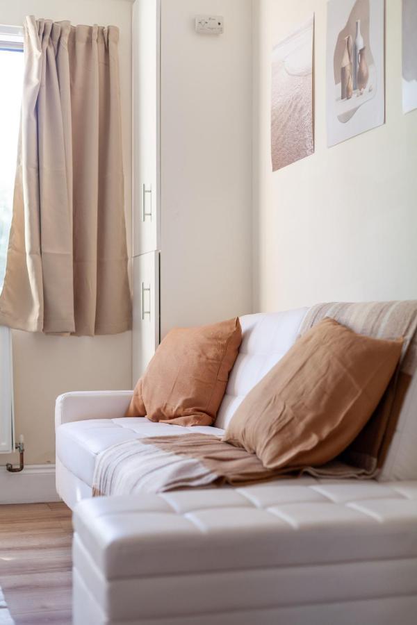 Lovely Studio Flat In Wimbledon W/ Free Parking Londýn Exteriér fotografie